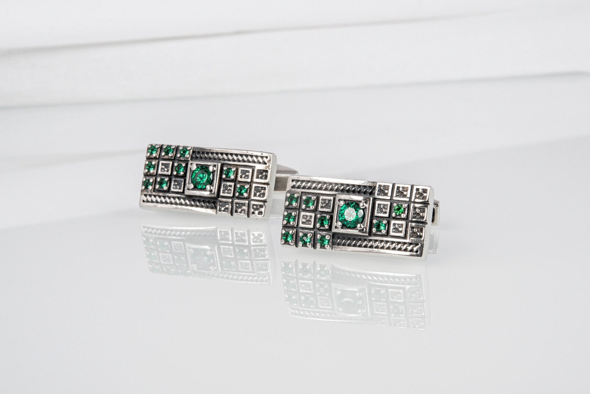 Unique handcrafted cufflinks with green gems and square ornament 925 silver fashion jewelry