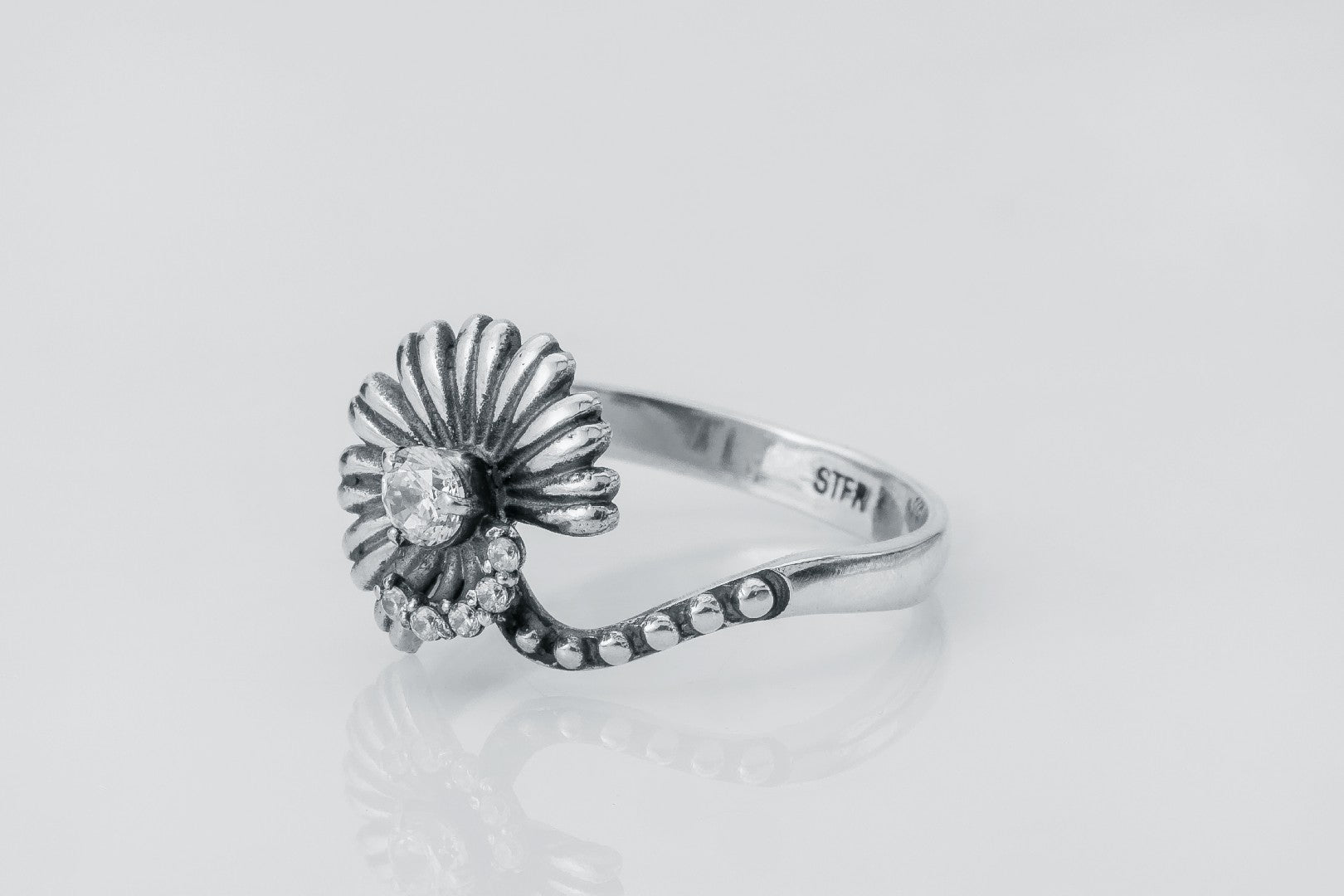 Сhamomile Ring with Gem, 925 Silver