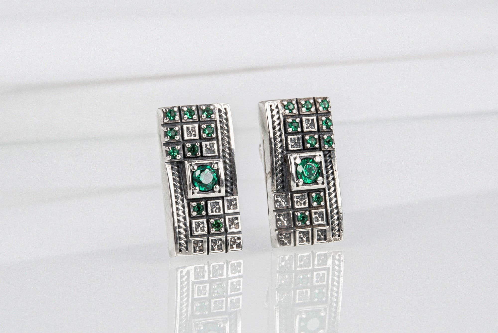 Unique handcrafted cufflinks with green gems and square ornament 925 silver fashion jewelry - vikingworkshop