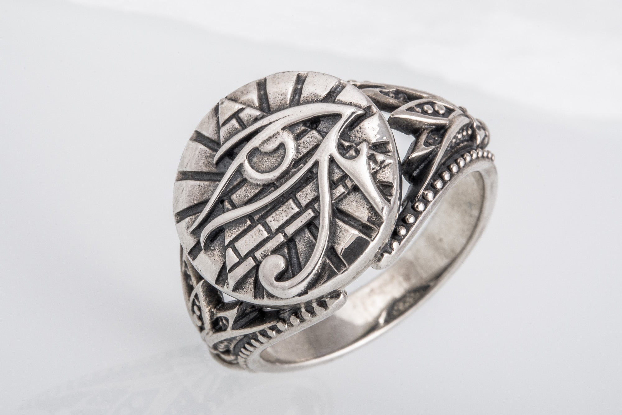 Sterling Silver Udjat Symbol Ring with Pyramid, Handmade Egyptian Jewelry - vikingworkshop