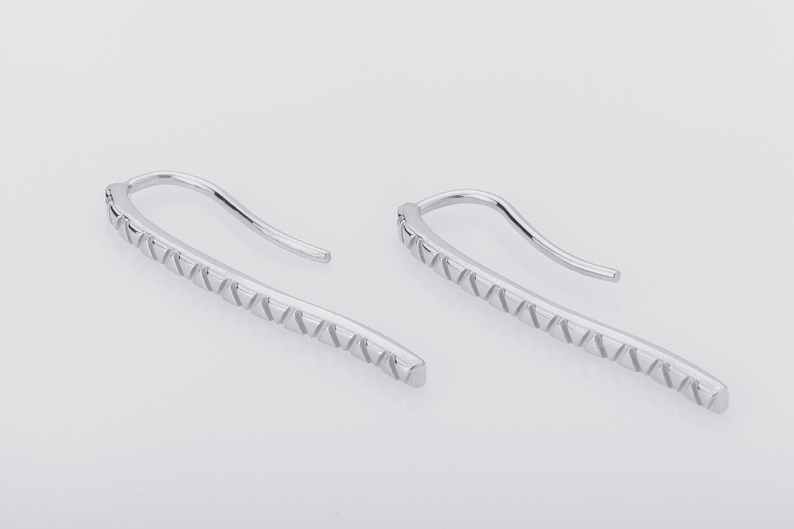 Minimalism Earrings with Triangles Pattern
