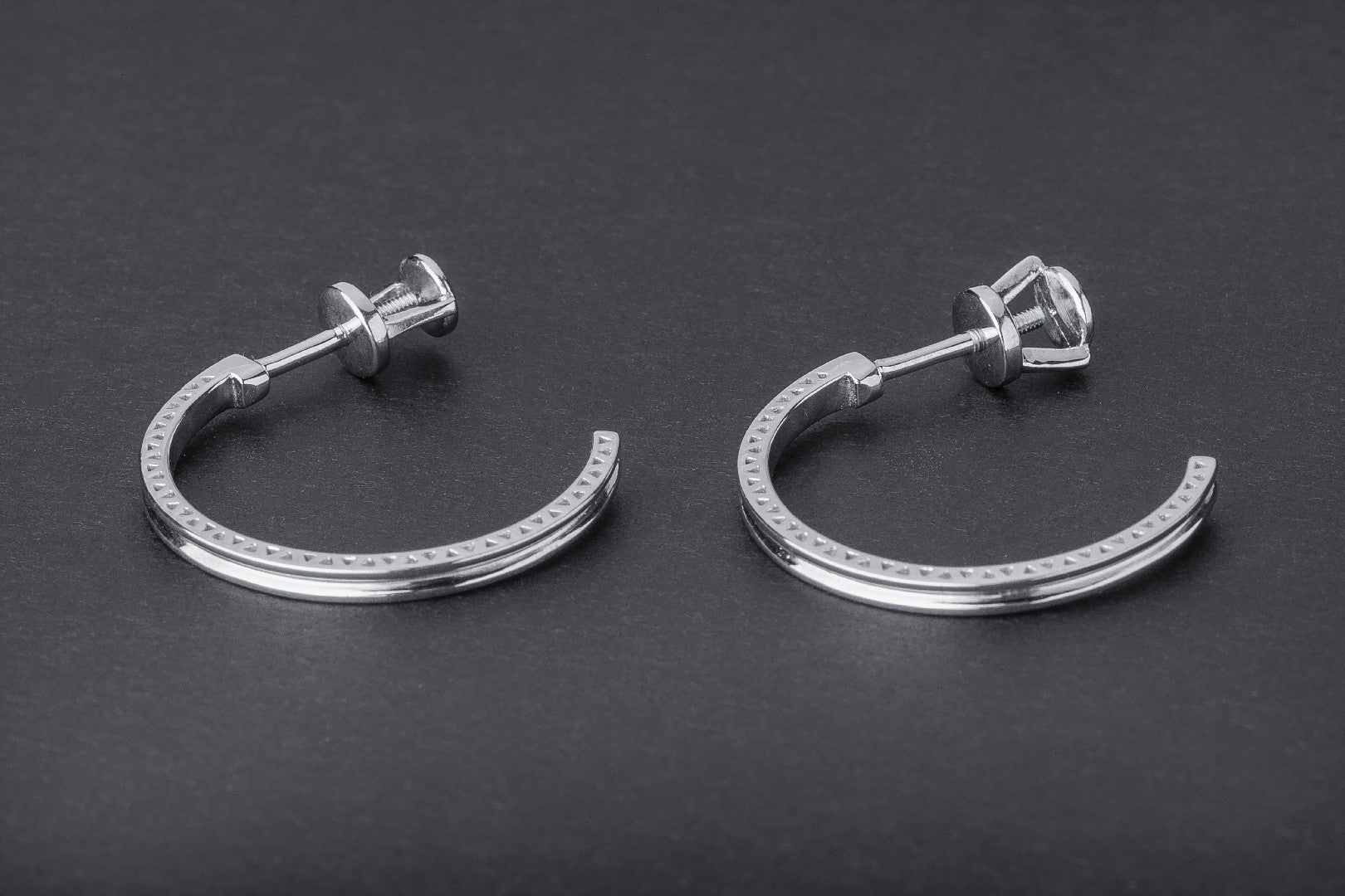 Minimalist Earrings with Triangles Pattern - vikingworkshop