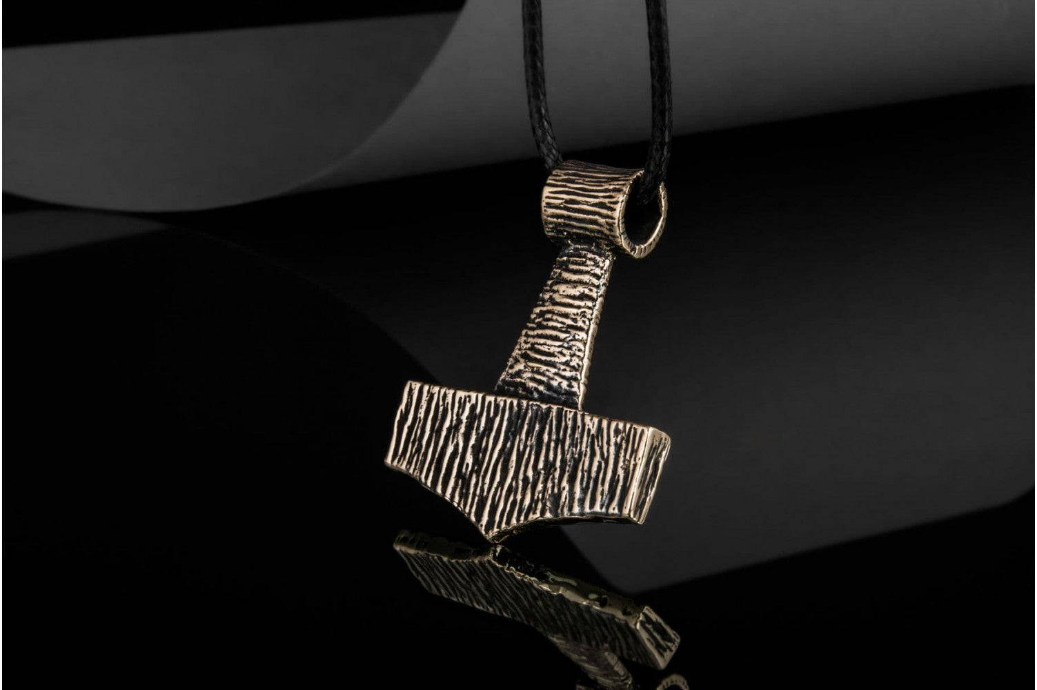 Thor's Hammer Pendant Bronze Mjolnir Wooden Style - vikingworkshop