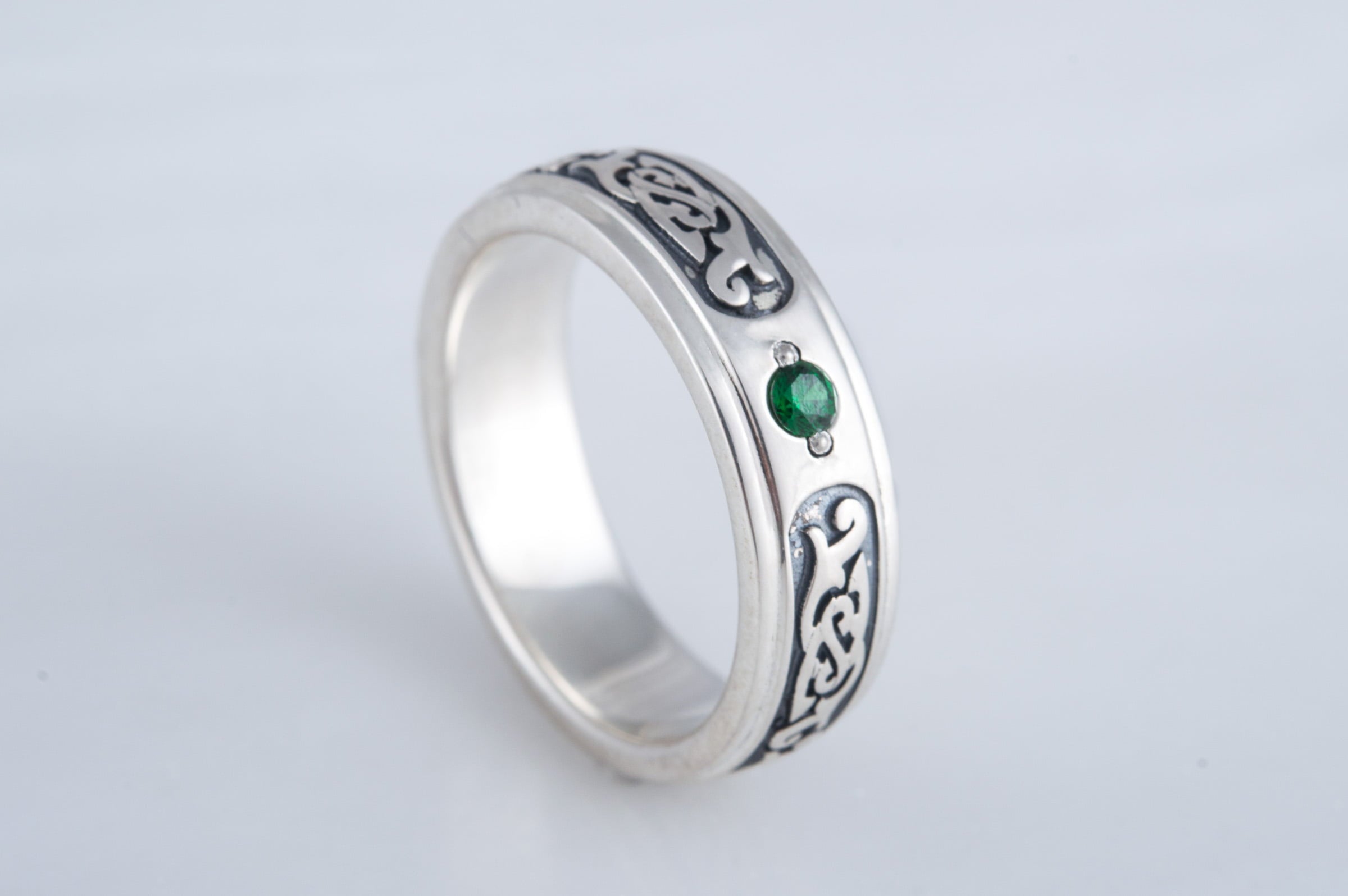 Ring with Green Gem and Ornament Sterling Silver Fashion Jewelry - vikingworkshop