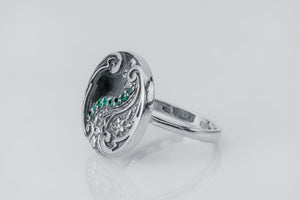 Round Paisley Ornament Ring with Green Gems, 925 Silver - vikingworkshop