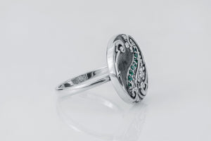 Round Paisley Ornament Ring with Green Gems, 925 Silver - vikingworkshop