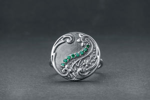 Round Paisley Ornament Ring with Green Gems, 925 Silver - vikingworkshop