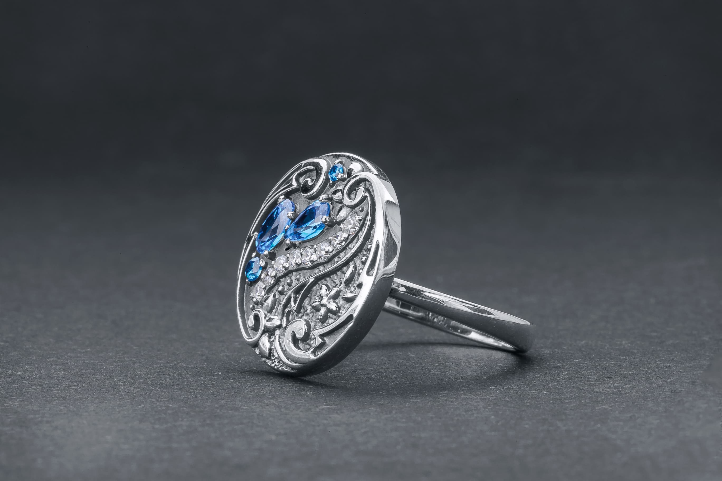 Round Paisley Ornament Leaves Ring with Blue Gems, 925 Silver - vikingworkshop