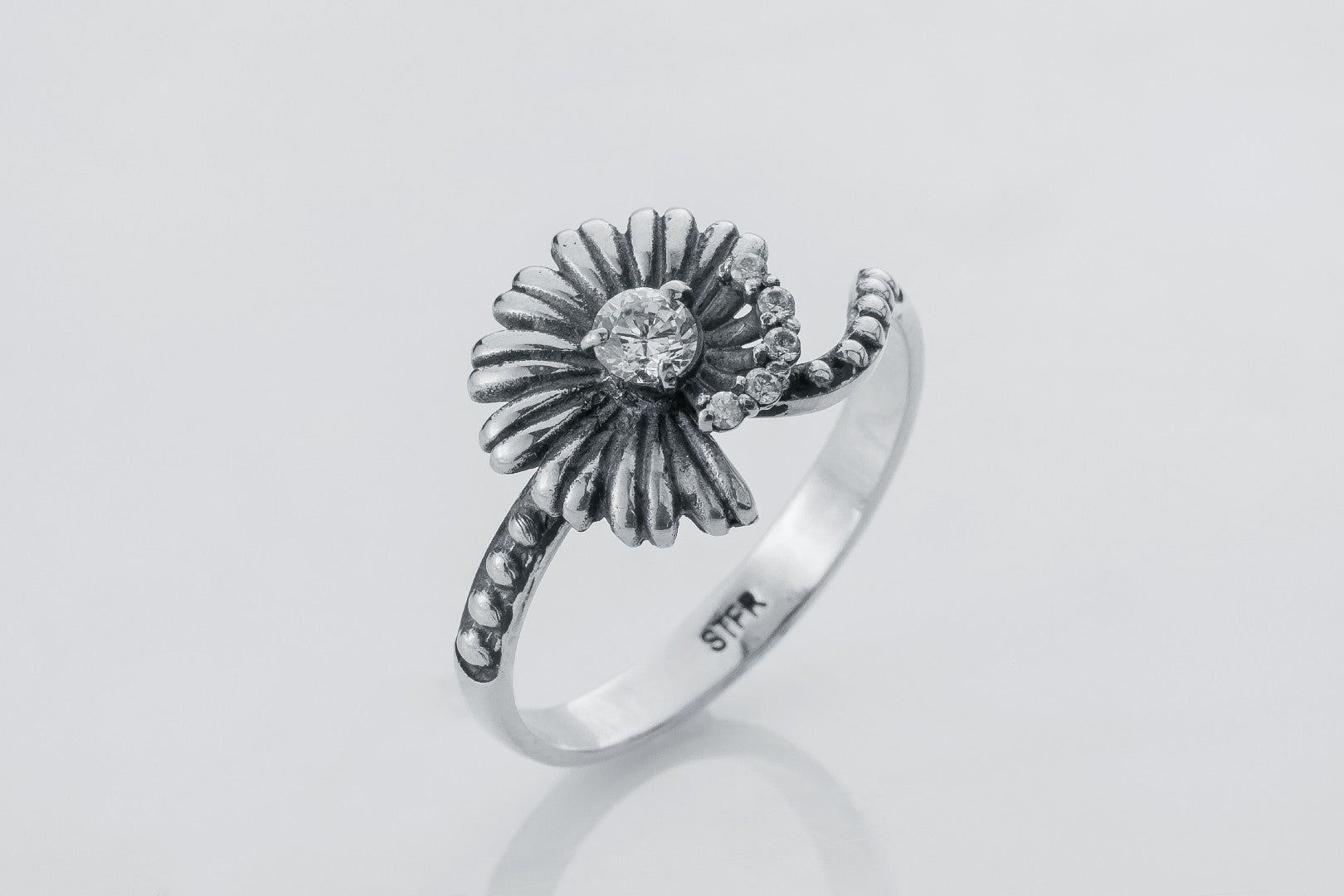 Сhamomile Ring with Gem, 925 Silver - vikingworkshop