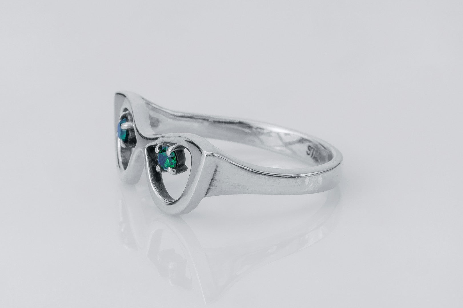 Elegant Glasses-Ring with Green Gems