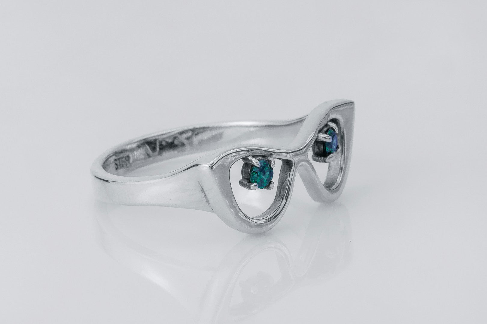 Elegant Glasses-Ring with Green Gems - vikingworkshop