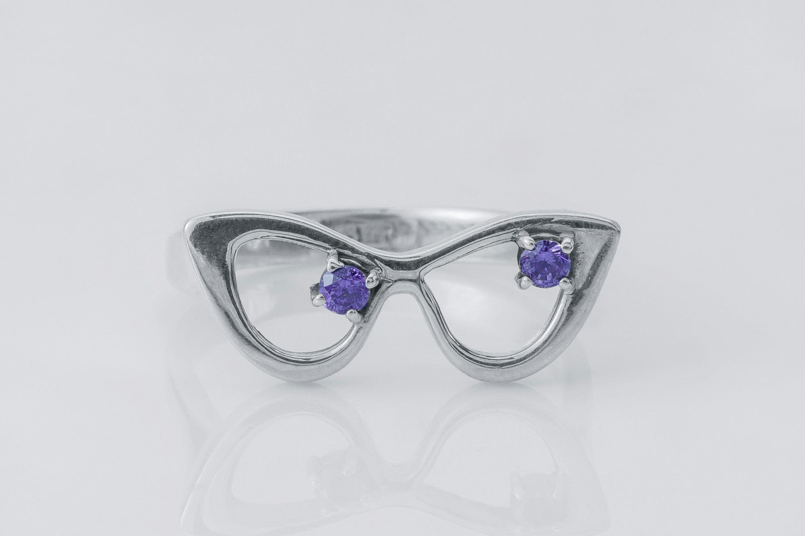 Unique Sunglasses Ring with Purple Gems - vikingworkshop