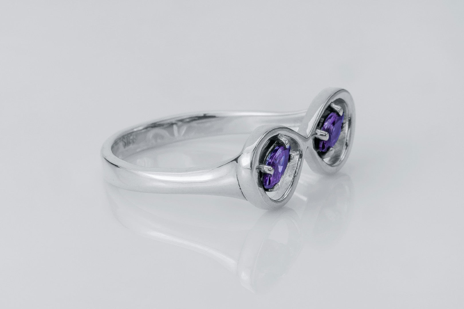 Sunglasses Ring with Purple Gems - vikingworkshop