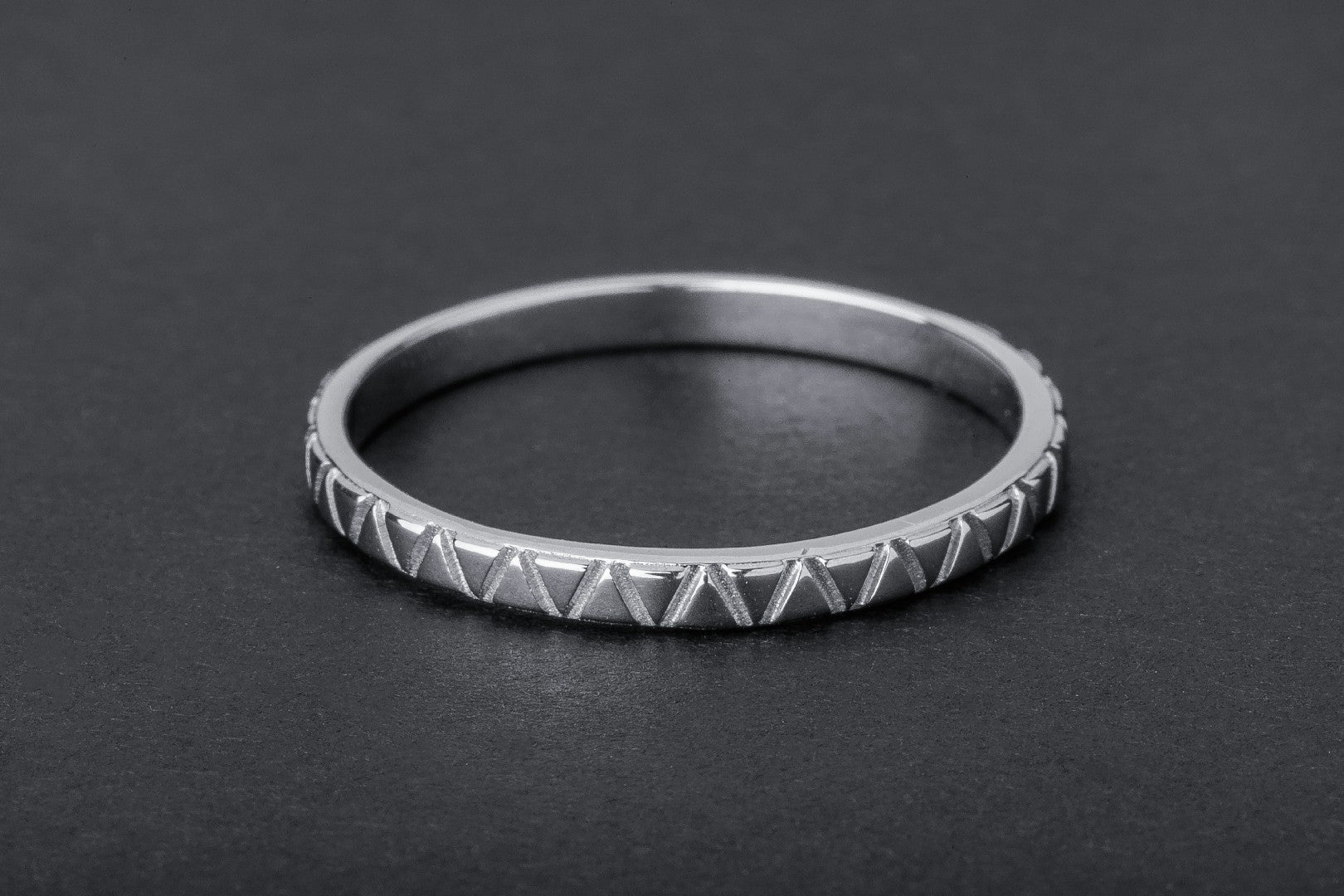 Minimalist Triangle Pattern Band - vikingworkshop