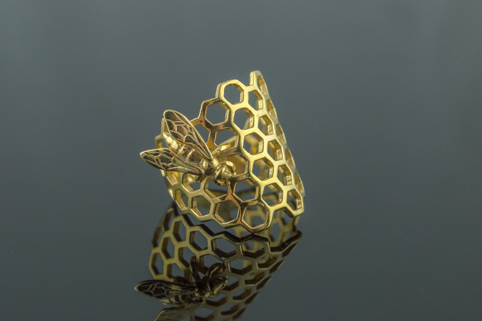 14K Gold Honeycomb with Bee Ring Handmade Jewelry - vikingworkshop