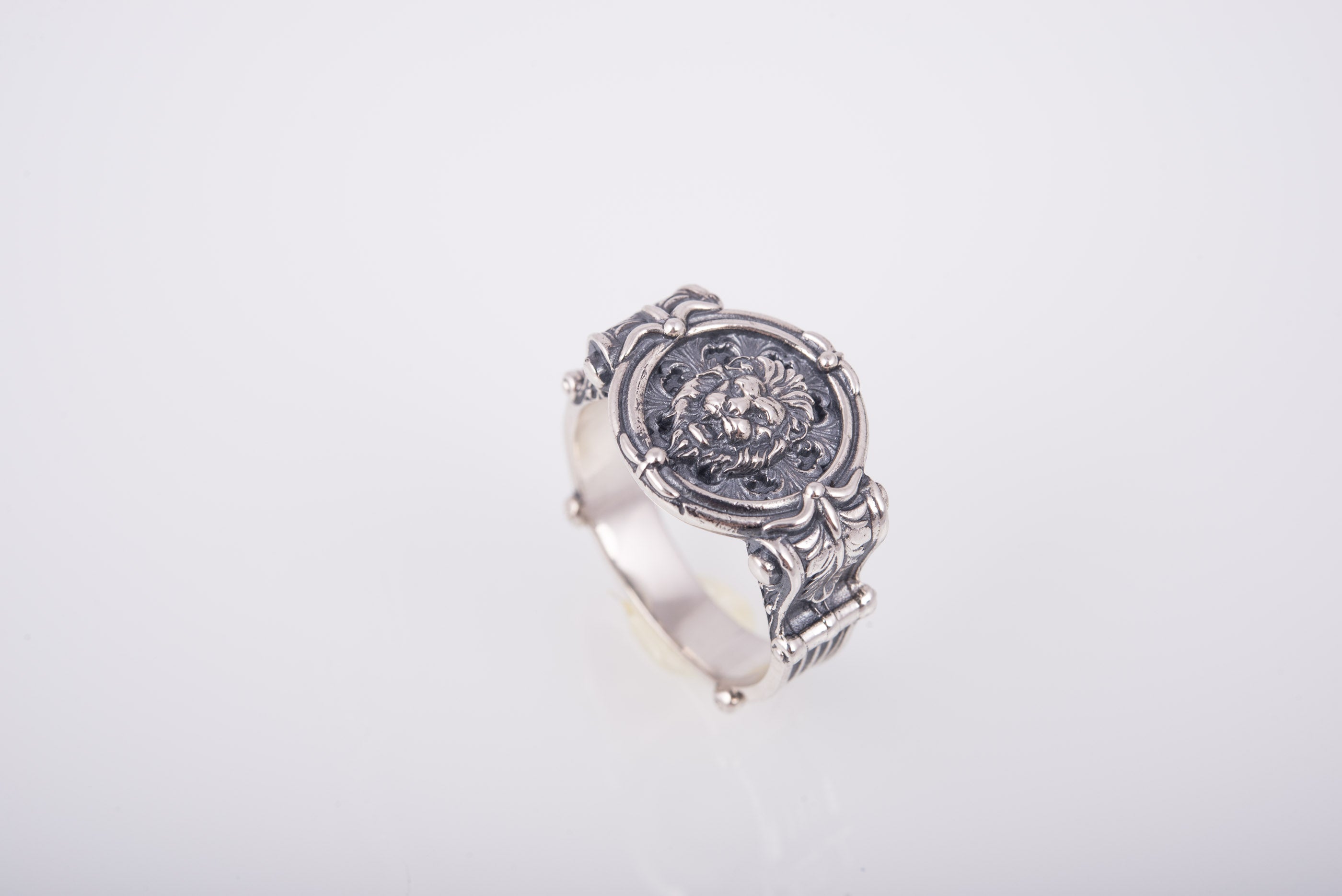 925 Silver Ring with Lion and Leaves, Unique handcrafted jewelry - vikingworkshop