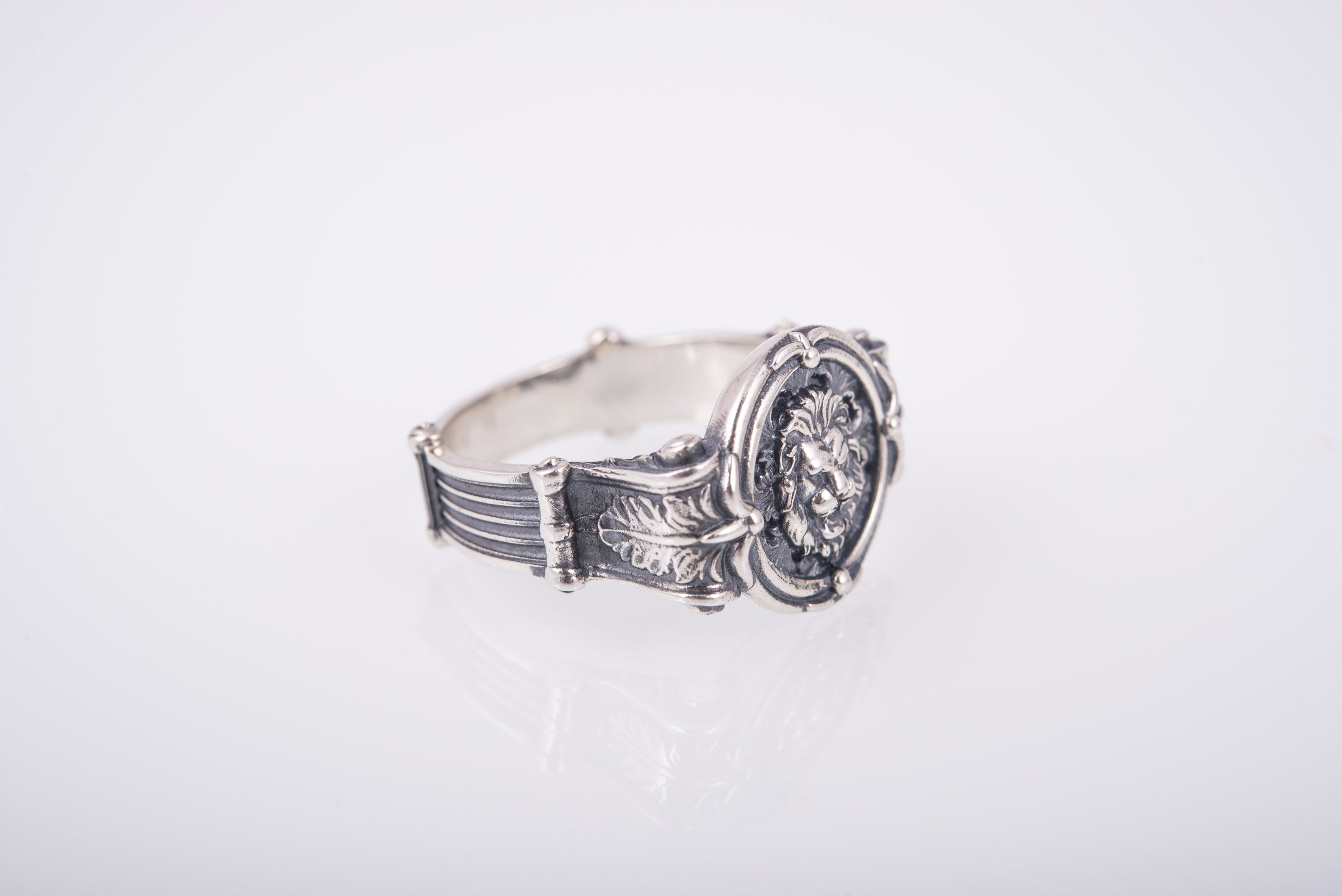 925 Silver Ring with Lion and Leaves, Unique handcrafted jewelry - vikingworkshop