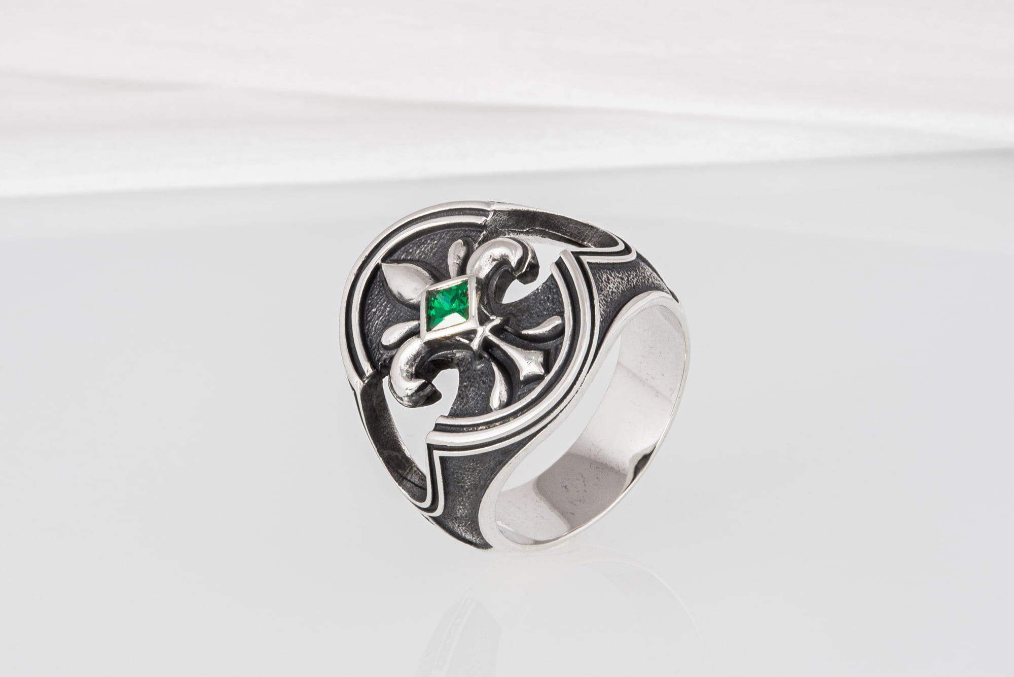 925 Silver fashion Ring with Fleur-de-lis, the Heraldic lily and Green Gem, Unique Handmade Jewelry - vikingworkshop