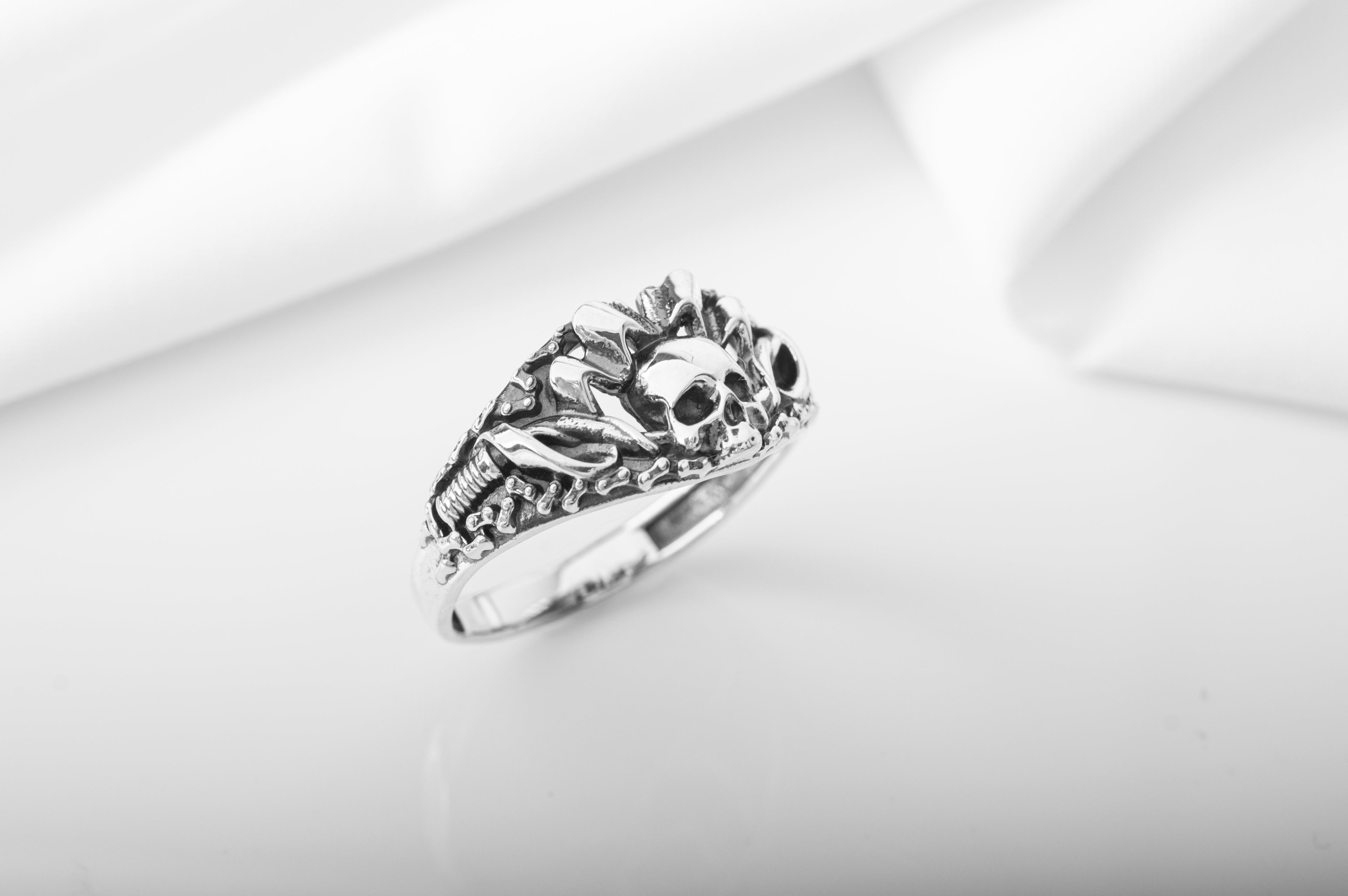 925 Silver Biker ring with Skull and Chain, Unique handmade jewelry - vikingworkshop