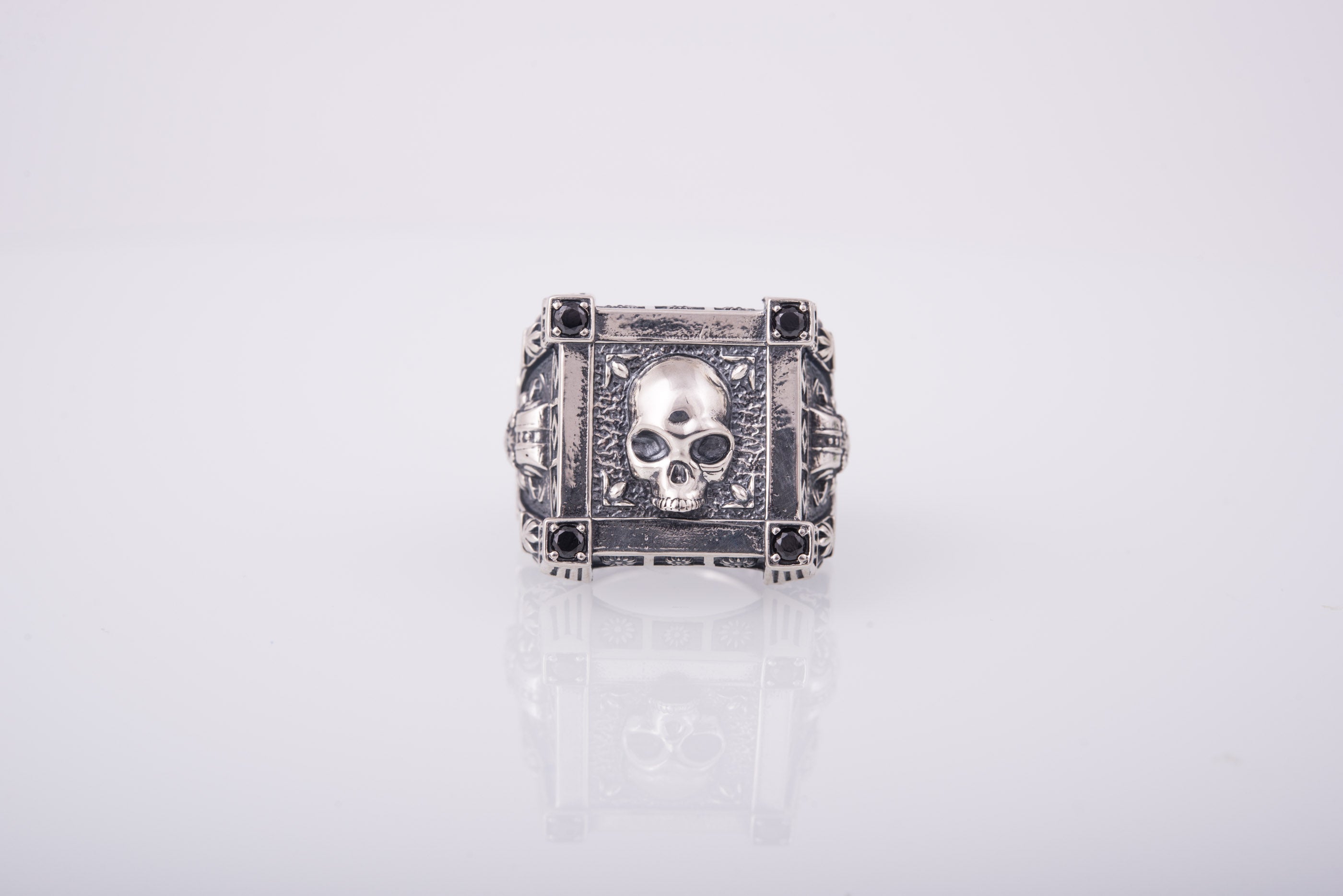 Unique 925 silver ring with Skull and Gems, Veni Vidi Vici inscription - vikingworkshop