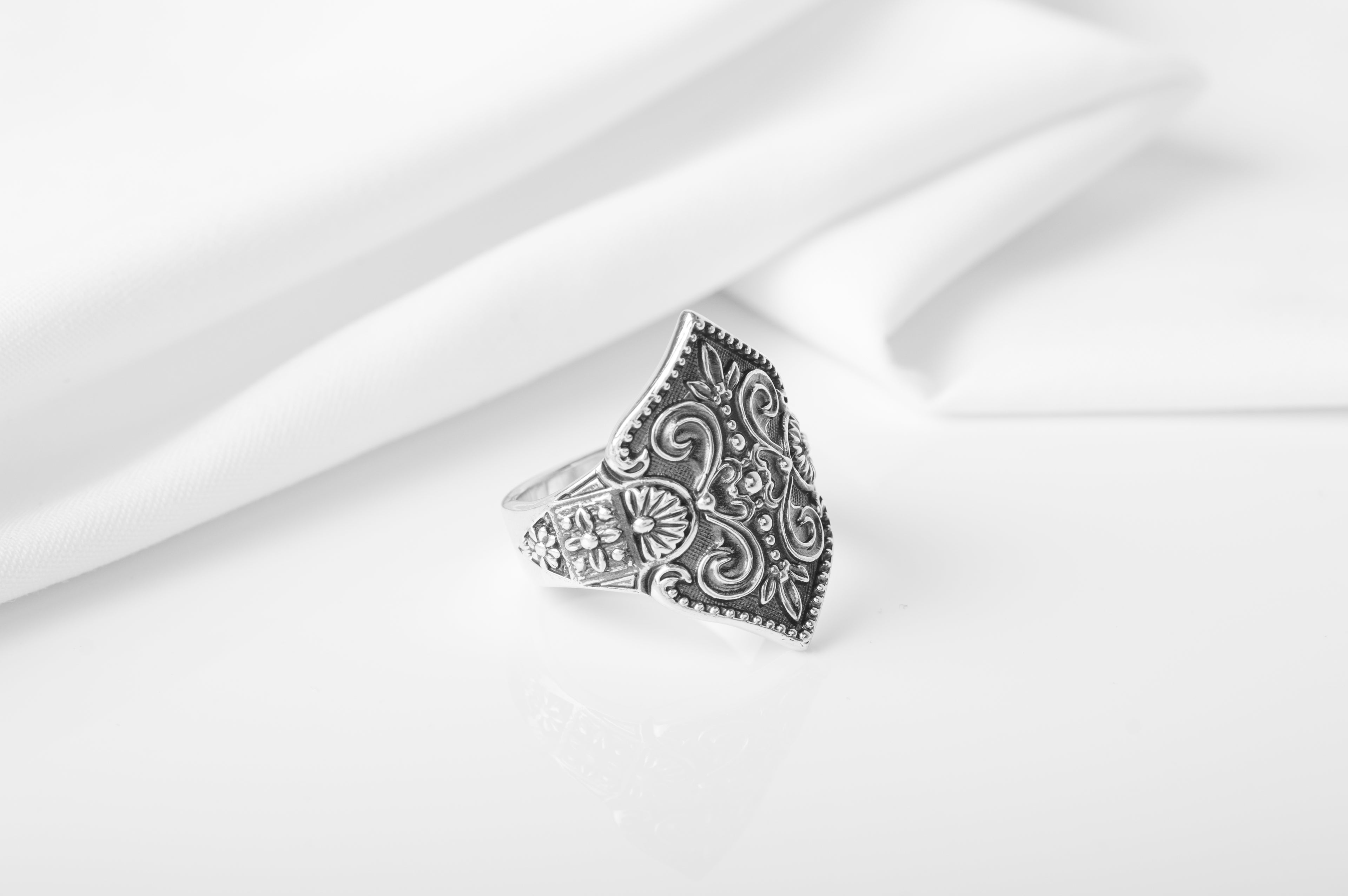 925 Silver Fashion ring with Leaves patterns, unique handcrafted jewelry