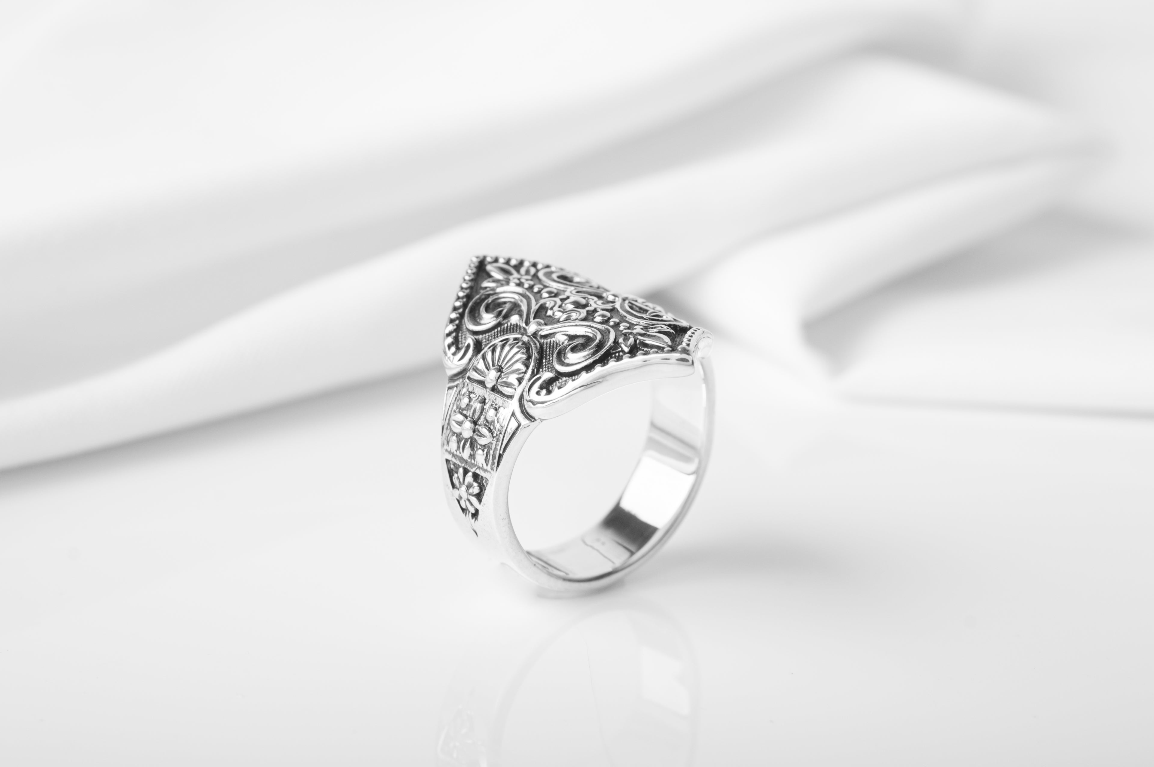 925 Silver Fashion ring with Leaves patterns, unique handcrafted jewelry