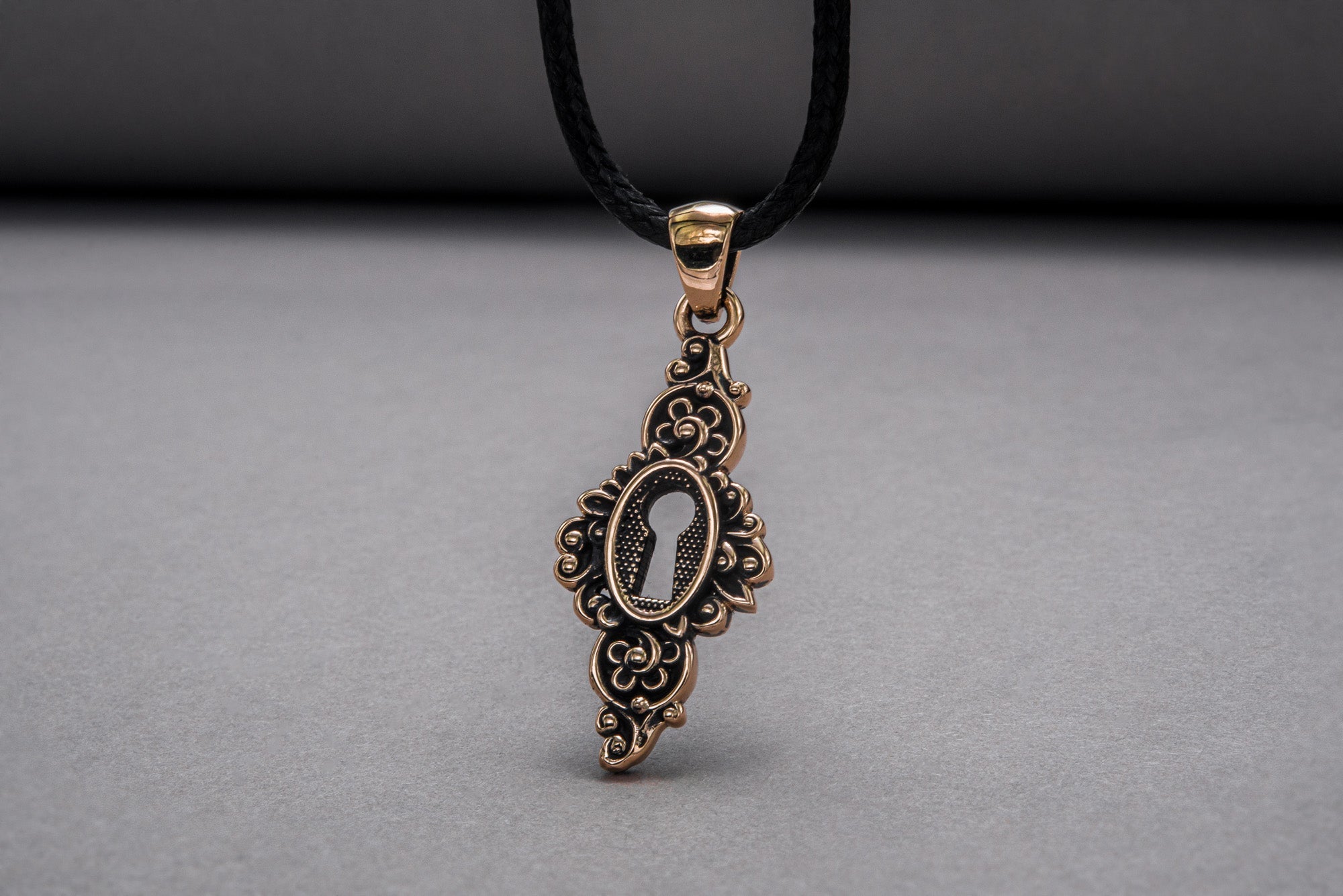 Keyhole Pendant with Flowers Ornament Bronze Jewelry - vikingworkshop