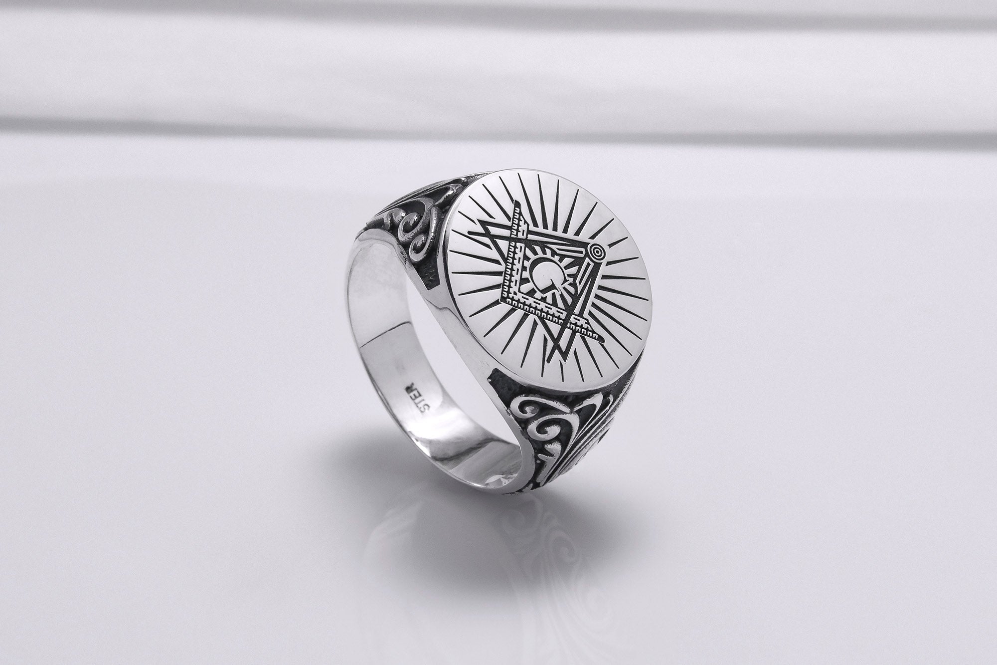 925 Silver Masonic Square and Compasses Signet Ring, Handmade Mason Jewelry - vikingworkshop