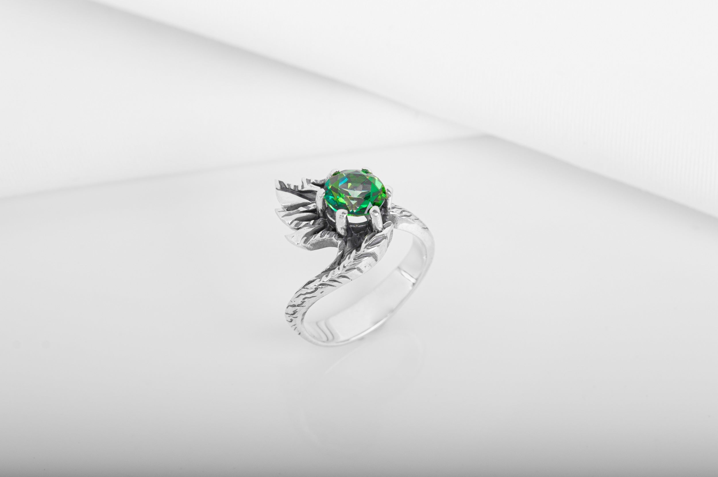 925 Silver Leaves Ring with Big Green Gem, Unique fashion Jewelry - vikingworkshop