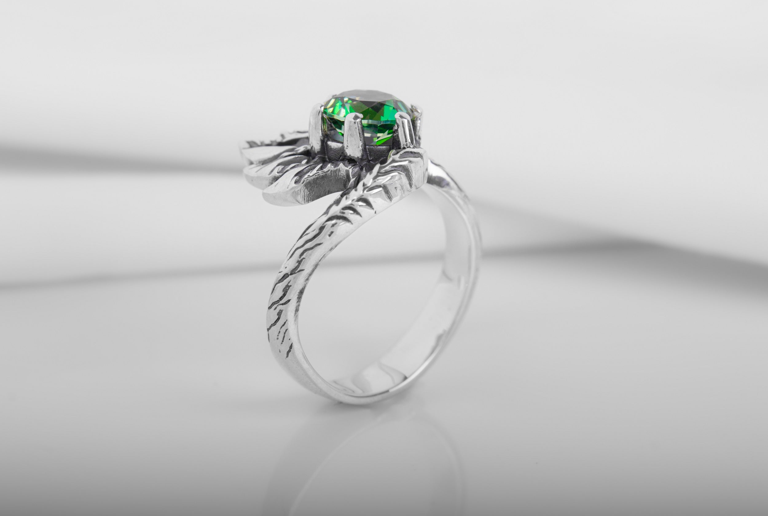 925 Silver Leaves Ring with Big Green Gem, Unique fashion Jewelry - vikingworkshop