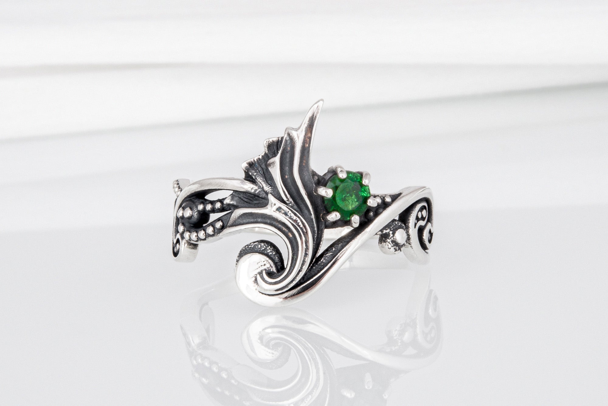 925 Silver Modern Art Ring with Green Gem, Handmade Fashion Jewelry - vikingworkshop