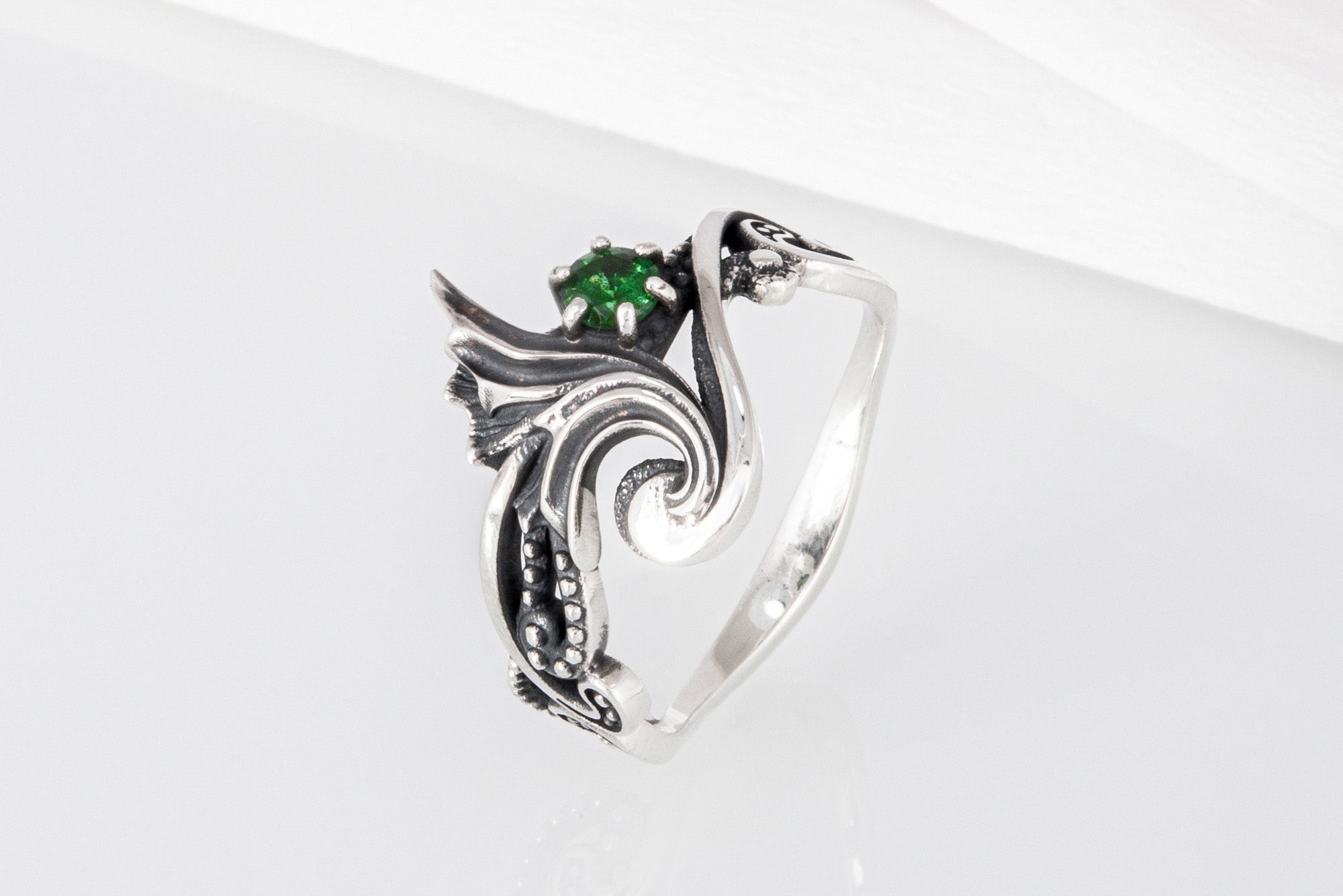 925 Silver Modern Art Ring with Green Gem, Handmade Fashion Jewelry - vikingworkshop