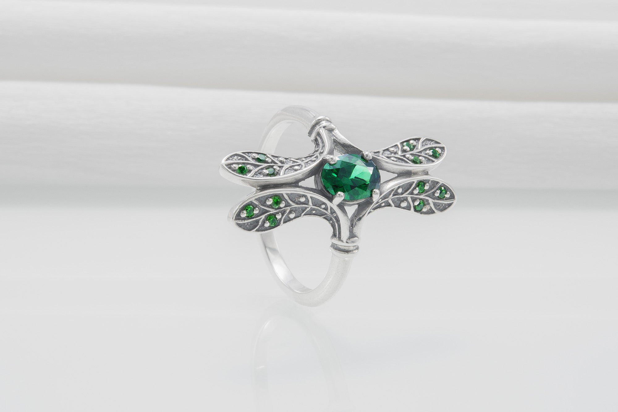 925 Silver Handmade Ring With Green Gems, Unique Fashion Jewelry - vikingworkshop