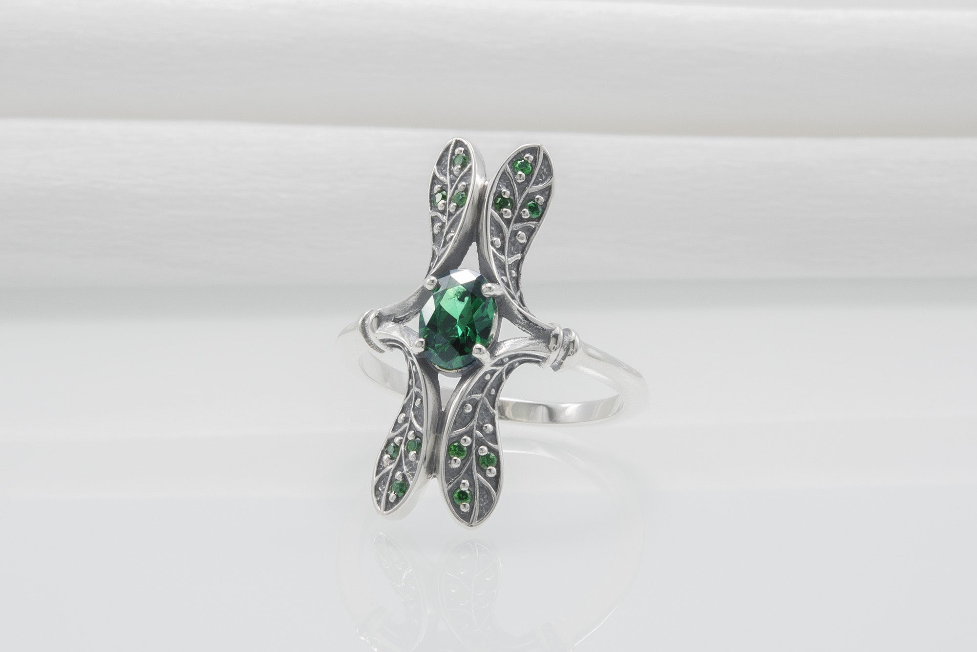 925 Silver Handmade Ring With Green Gems, Unique Fashion Jewelry - vikingworkshop