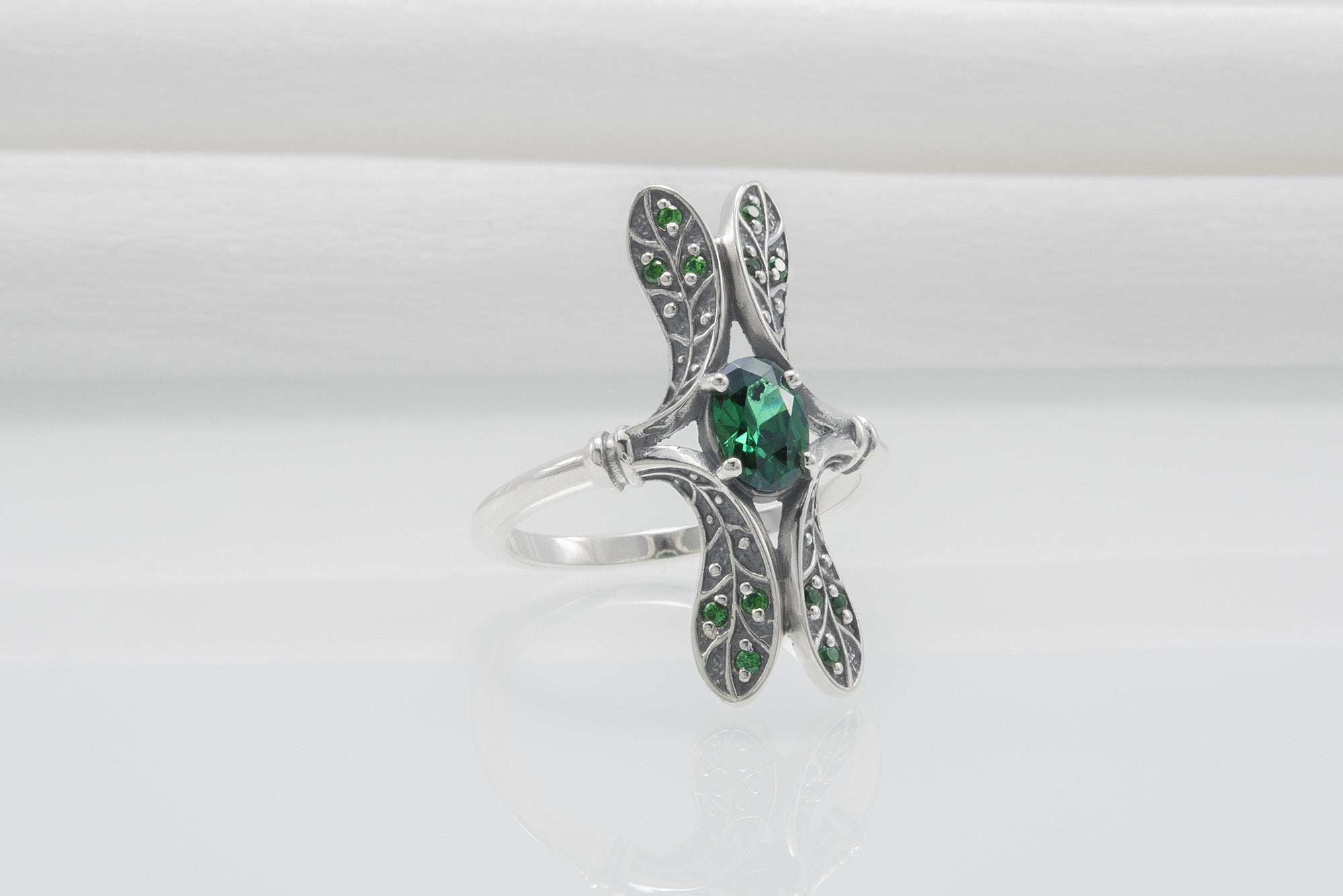 925 Silver Handmade Ring With Green Gems, Unique Fashion Jewelry - vikingworkshop