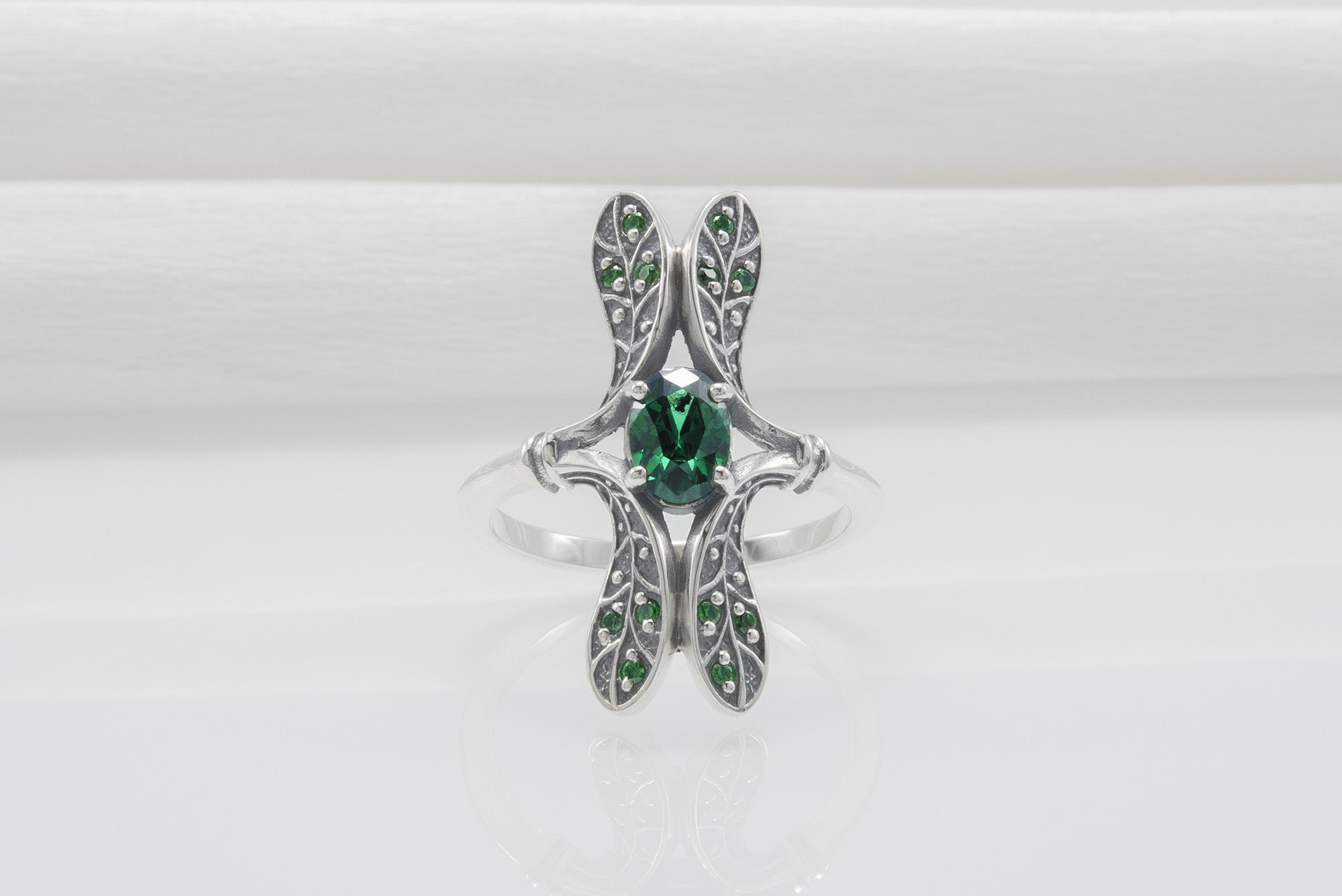 925 Silver Handmade Ring With Green Gems, Unique Fashion Jewelry - vikingworkshop