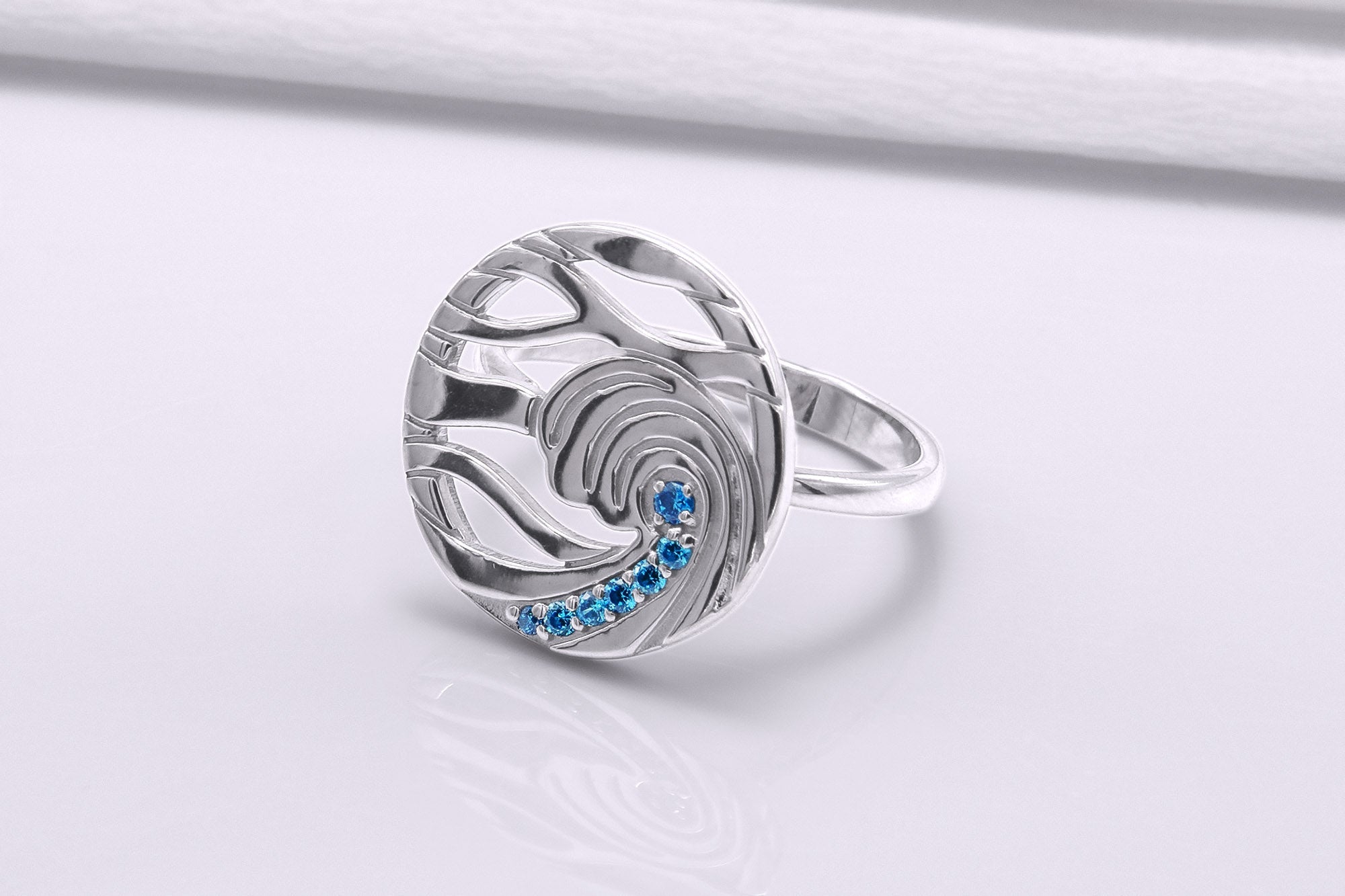 Minimalist Round 950 Platinum Ring with Waves and Gems, Unique Fashion Jewelry - vikingworkshop