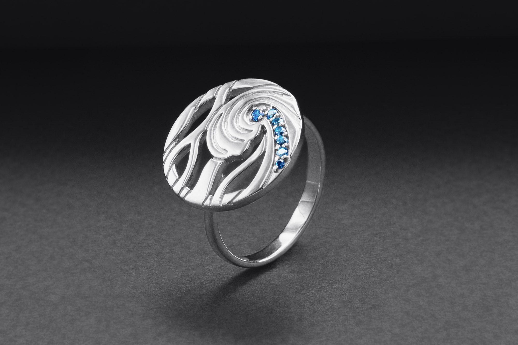 Minimalist Round 950 Platinum Ring with Waves and Gems, Unique Fashion Jewelry - vikingworkshop