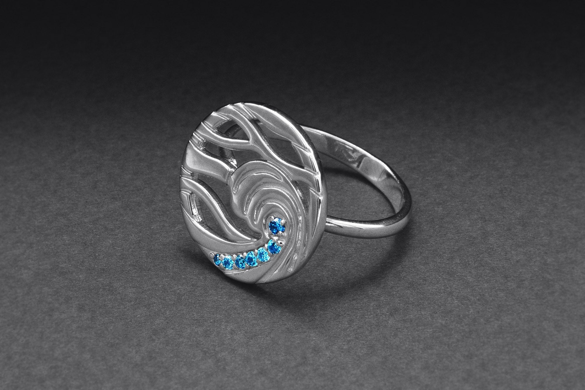 Minimalist Round 950 Platinum Ring with Waves and Gems, Unique Fashion Jewelry - vikingworkshop