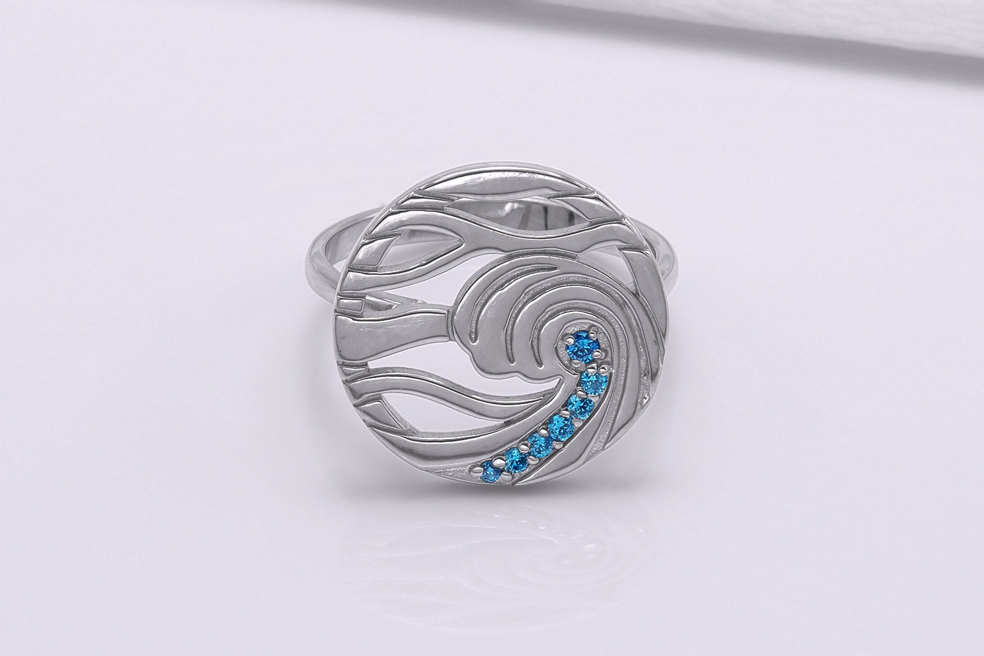 Minimalist Round 950 Platinum Ring with Waves and Gems, Unique Fashion Jewelry - vikingworkshop