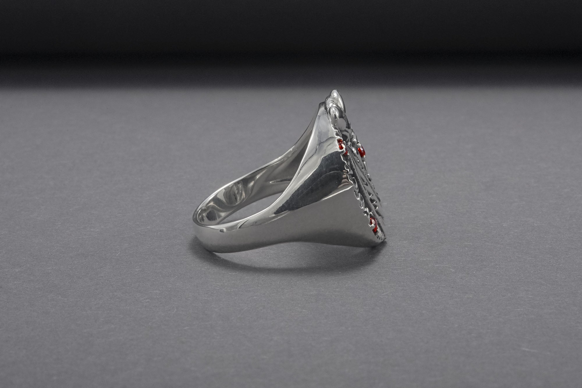 Mantis Sterling Silver Round Ring with Red Gems, Handmade Jewelry - vikingworkshop