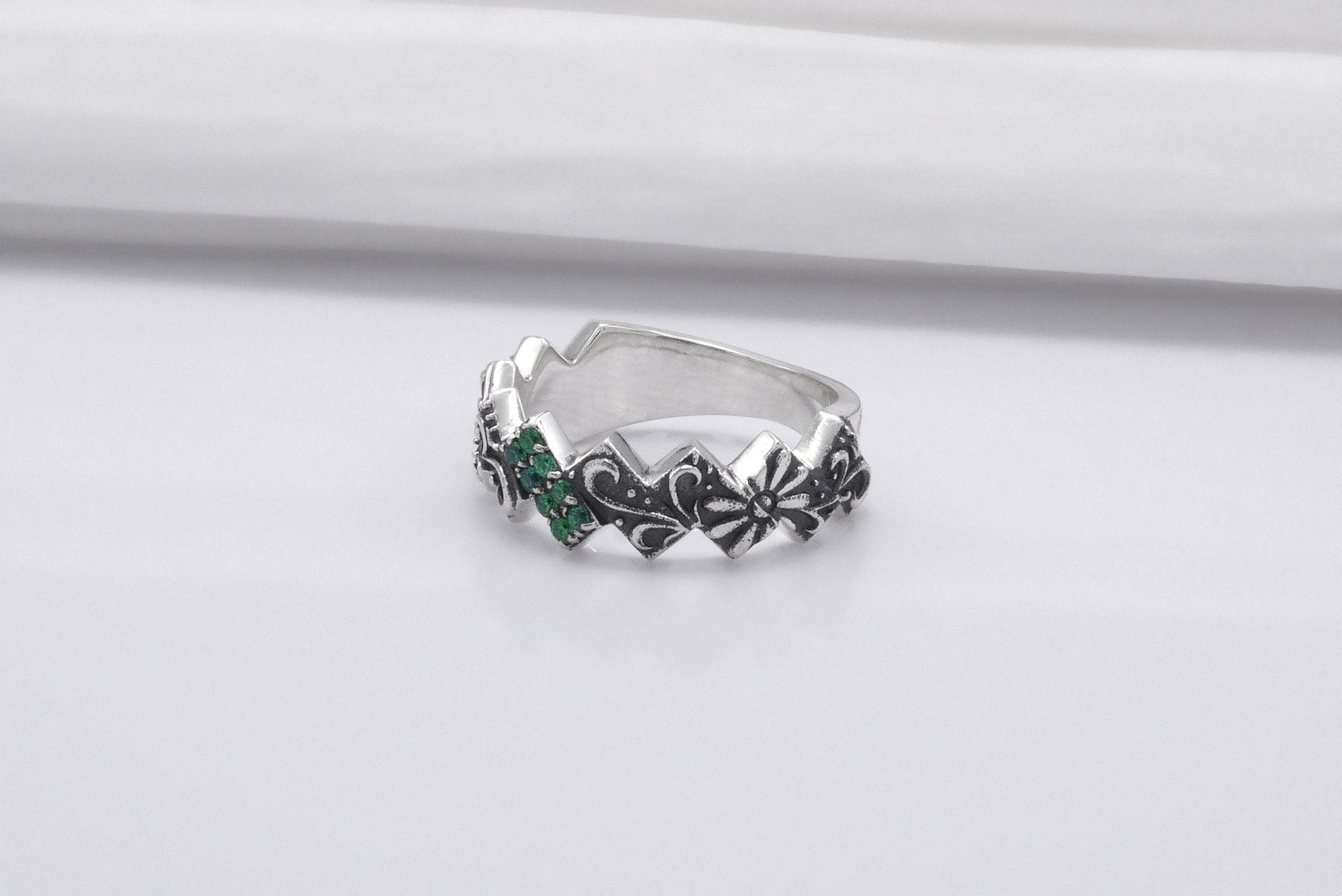 925 Silver Ring with Floral Ornament and Green Gems, Handmade Fashion Jewelry - vikingworkshop