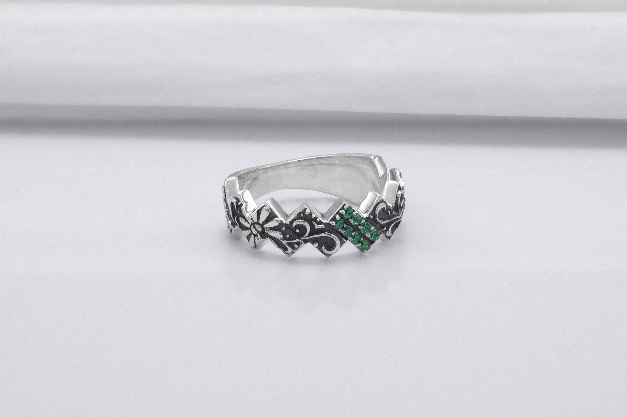 925 Silver Ring with Floral Ornament and Green Gems, Handmade Fashion Jewelry - vikingworkshop