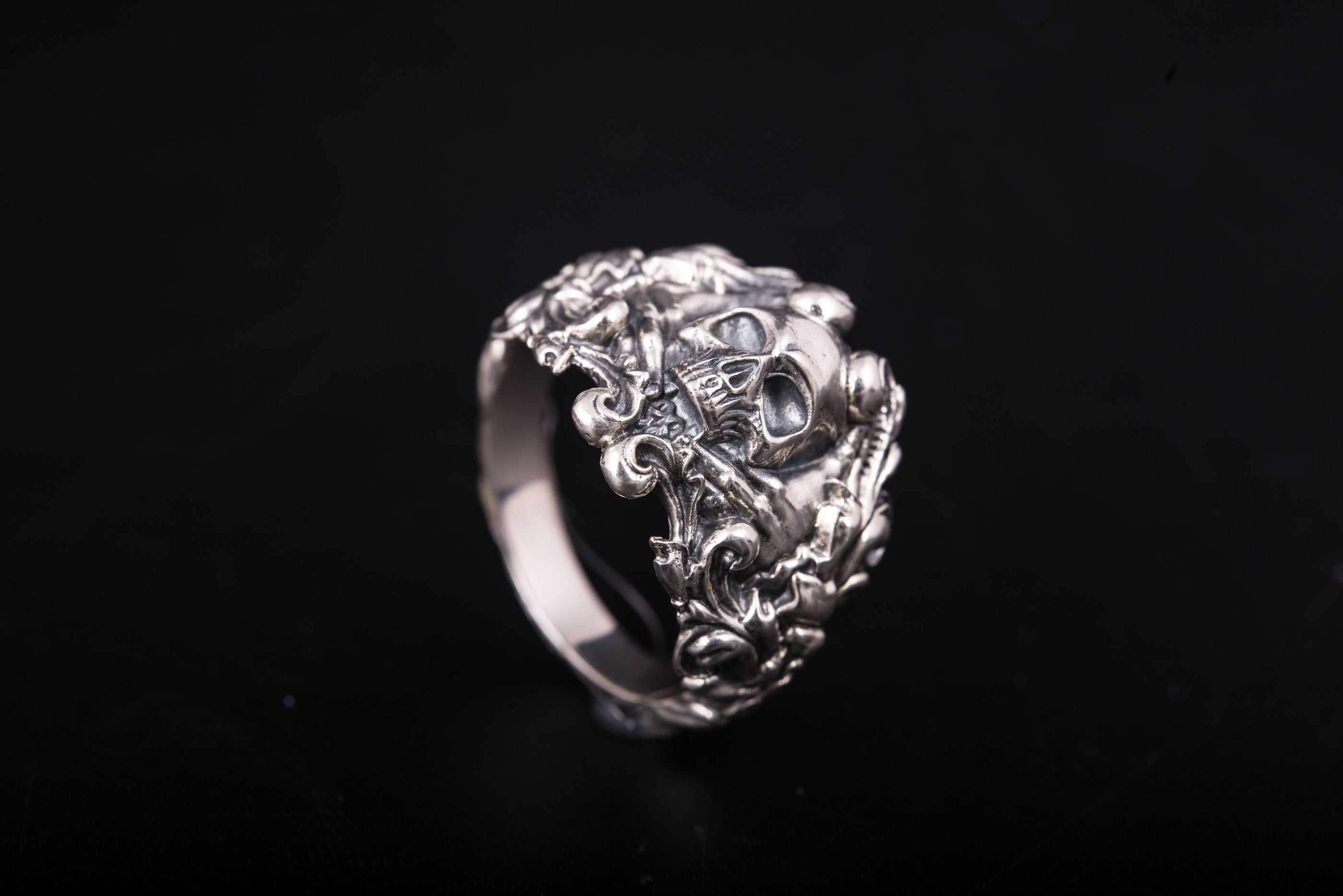 925 Silver Biker ring with Skull and Leaves, Unique handcrafted Jewelry - vikingworkshop