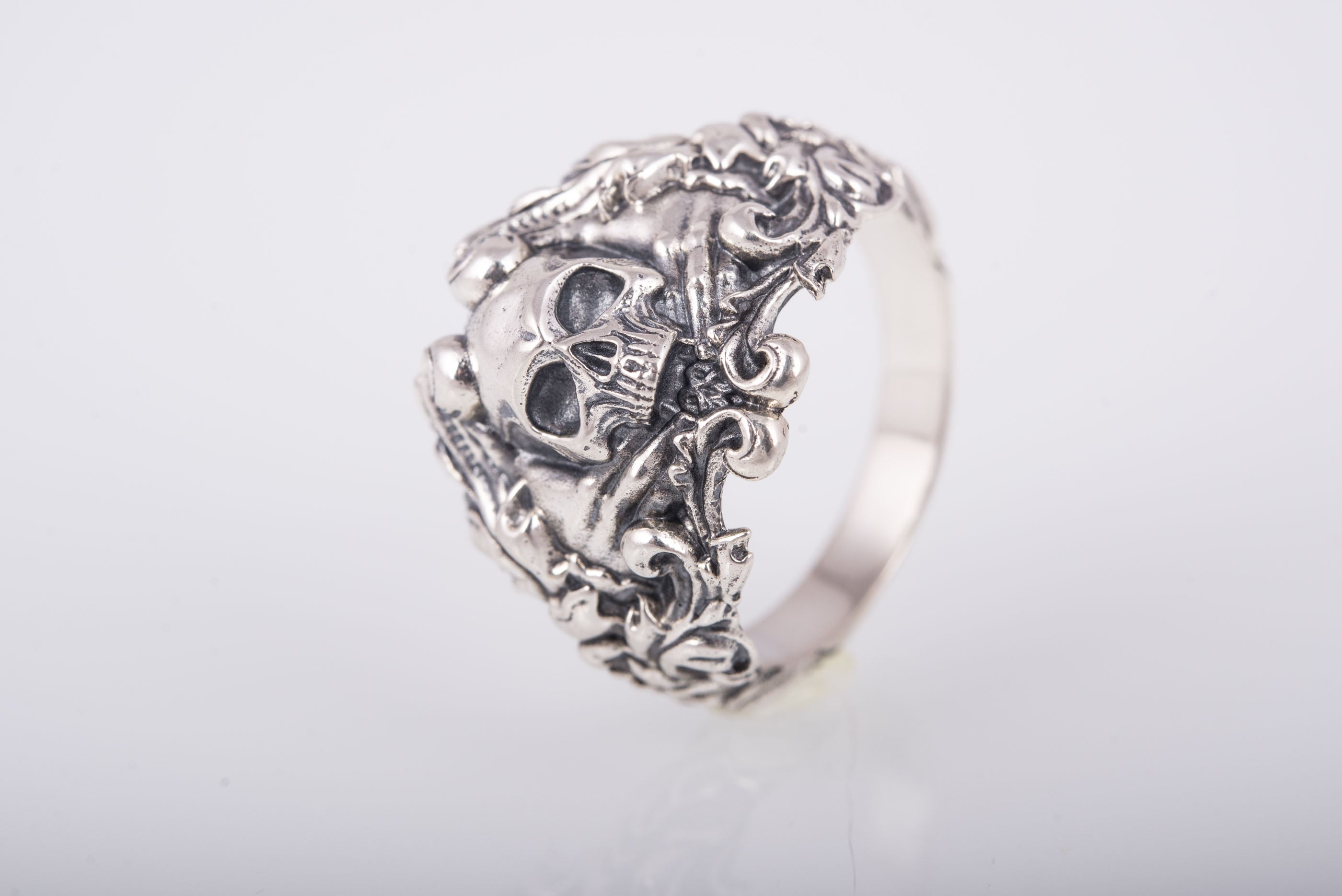 925 Silver Biker ring with Skull and Leaves, Unique handcrafted Jewelry - vikingworkshop